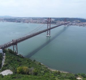 Brücke des 25. April (selber Konstrukteur der Golden Gate)
